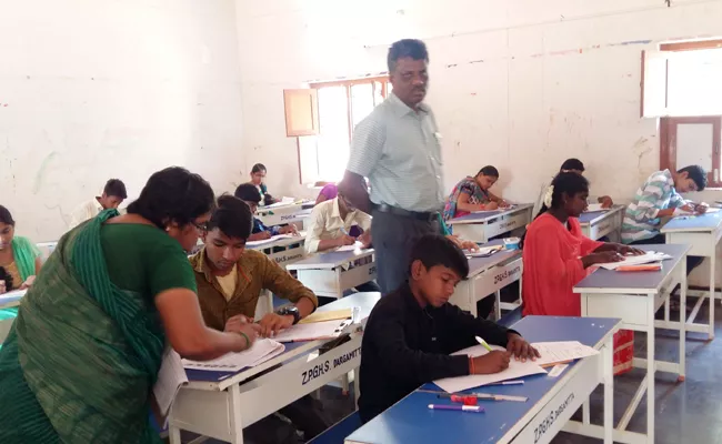 Mass Copying In Tenth Class Exams - Sakshi