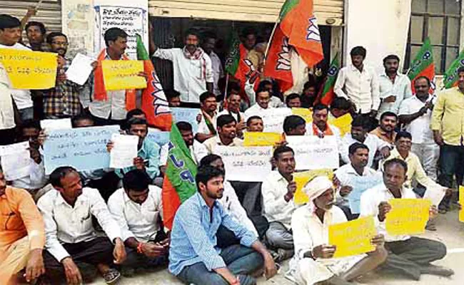 Formers Protest Against Telangana Government - Sakshi