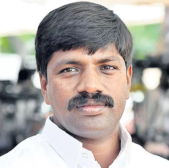 TRS MLA Vemula Veeresham SLAMS Komatireddy Venkata Reddy - Sakshi