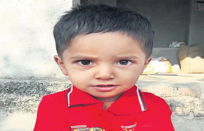 A boy who stuck rivet in the throat was killed - Sakshi