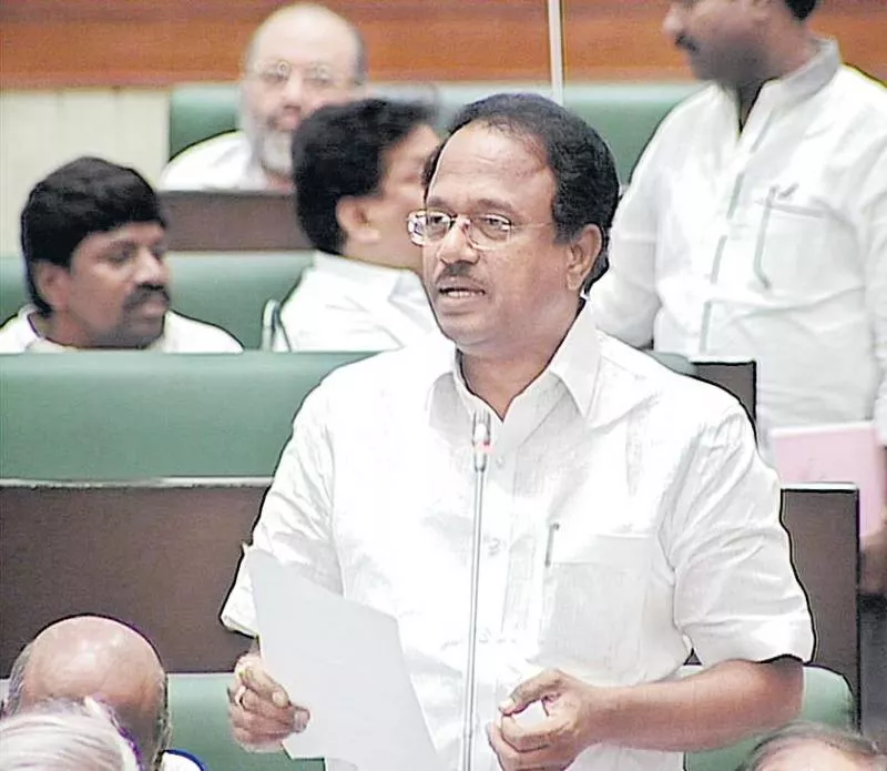 ms prabhakar fires on minister laxmareddy - Sakshi