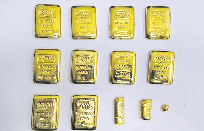 Gold under the seat of the aircraft - Sakshi