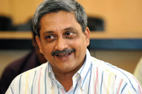 Manohar Parrikar Responding Well To Treatment - Sakshi