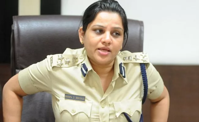 IPS Roopa on Namma Bangalore Foundation Award - Sakshi