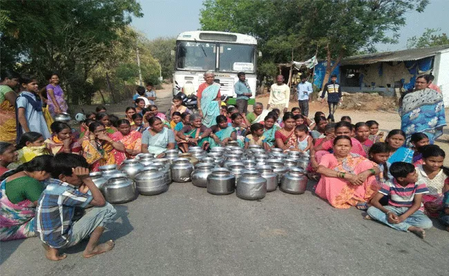 Water Problem In MLA Adopted Village - Sakshi