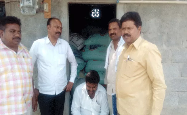 ration rice Captured by police - Sakshi