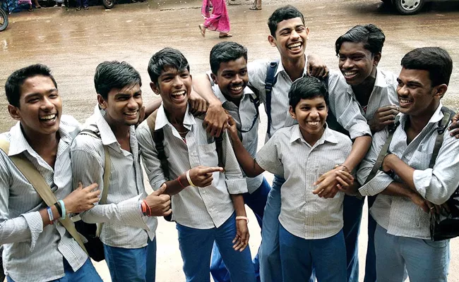 We Don't Have Religion Or Caste : 1.24 lakh Kerala Students - Sakshi