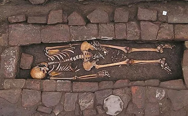 A Medieval Woman Gave Birth After She was Buried - Sakshi