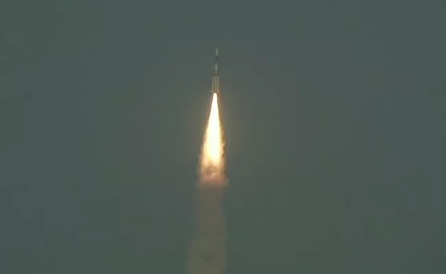  ISRO Launches GSLV-F08 carrying the GSAT6A communication satellite - Sakshi