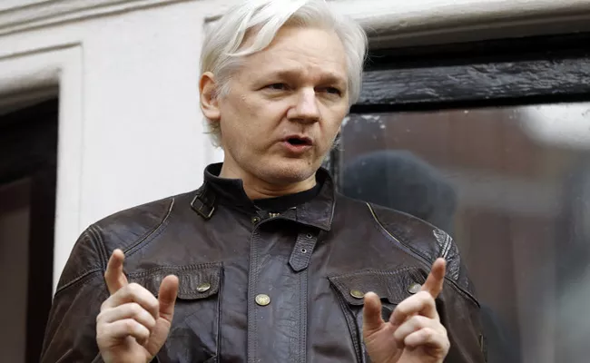 Ecuador Stops Internet To Julian Assange - Sakshi