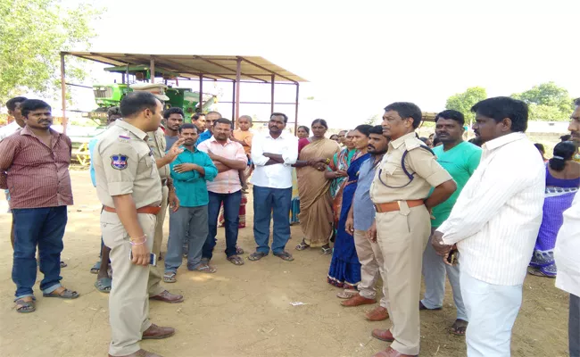 Police Issue Plea to Public In Helping - Sakshi