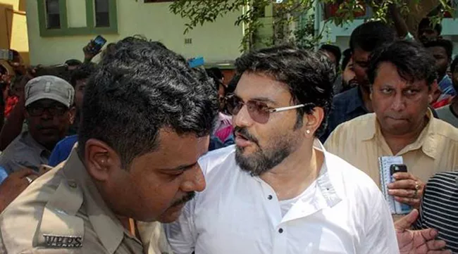 Babul Supriyo booked for rioting, assaulting IPS officer  - Sakshi