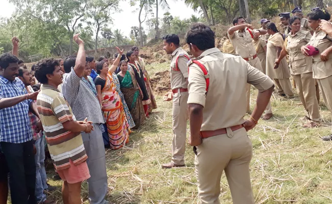 Juvvalapalem Village People Protest On Fish Ponds - Sakshi