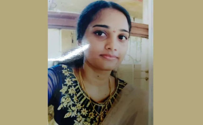 Married woman Disappear in visakhapatnam - Sakshi