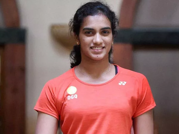 Badminton Star PV Sindhu Visits Tirumala - Sakshi