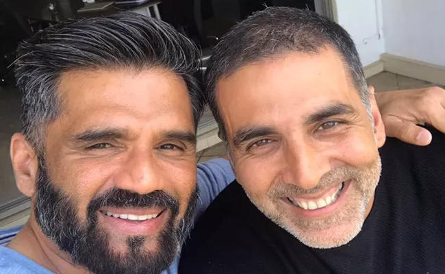 Akshay kumar, sunil shetty - Sakshi