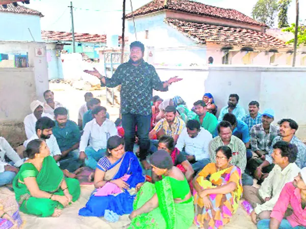 Woman Protest In Front Of Husband House - Sakshi