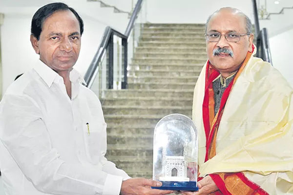 Sekhar Gupta meeting with KCR - Sakshi