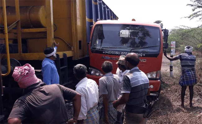 Train hits van at level crossing - Sakshi