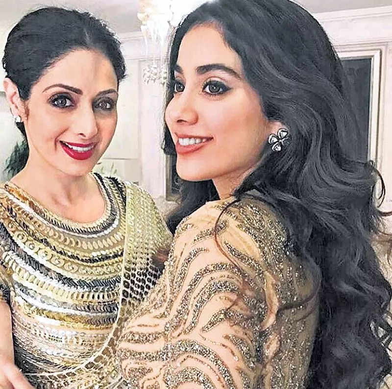 Janhvi Kapoor Shares An Emotional Letter In Memory Of Her Mother - Sakshi