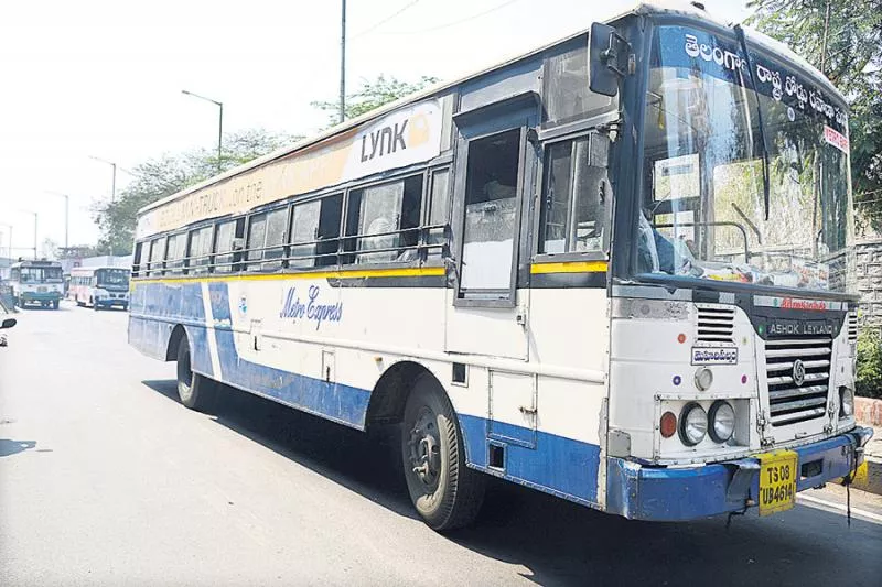 Telangana RTC is now about 9 lakh rupees loss for each bus - Sakshi