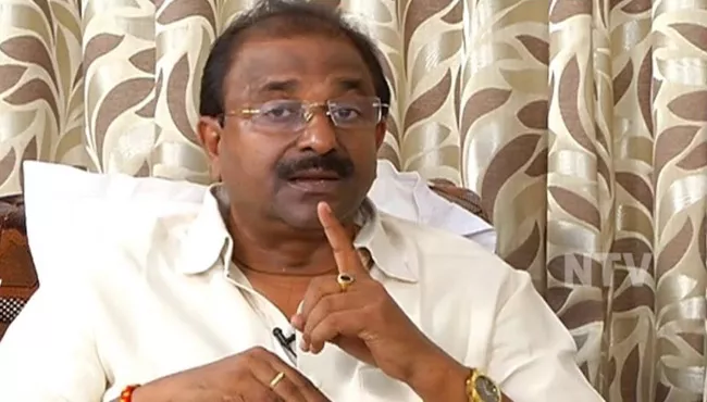 BJP MLC Somu Veerraju Warned TDP Leaders - Sakshi