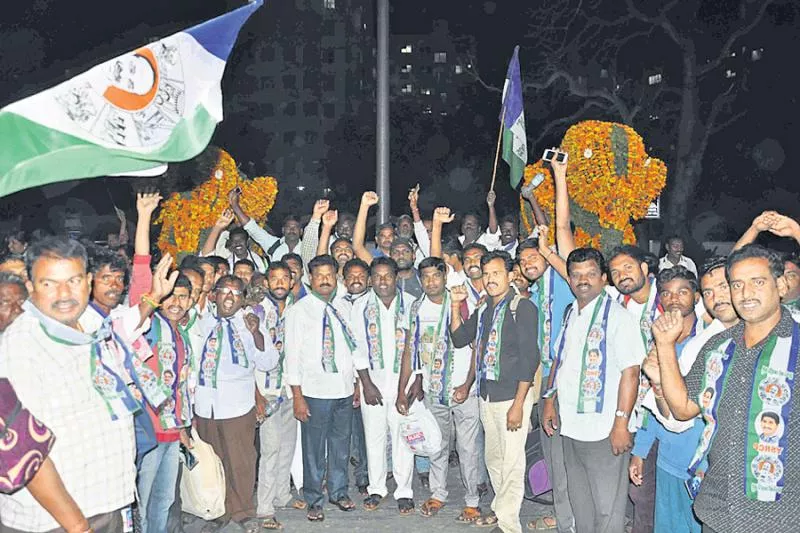 Today is YSRCP Mahadarna in Delhi - Sakshi