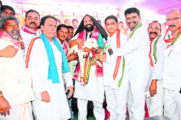 Telangana Congress bus yatra completed - Sakshi