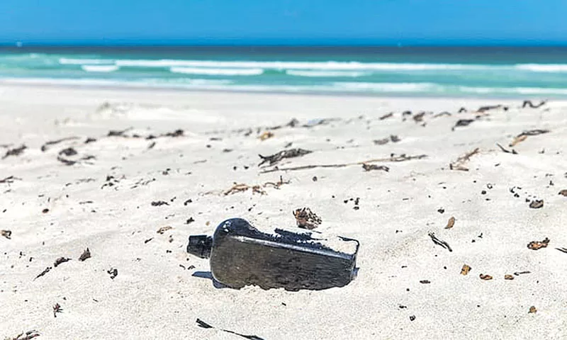 The world's oldest message in a bottle discovered on an Australian beach - Sakshi