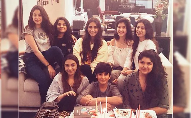 Janhvi Kapoor celebrates her 21st birthday - Sakshi