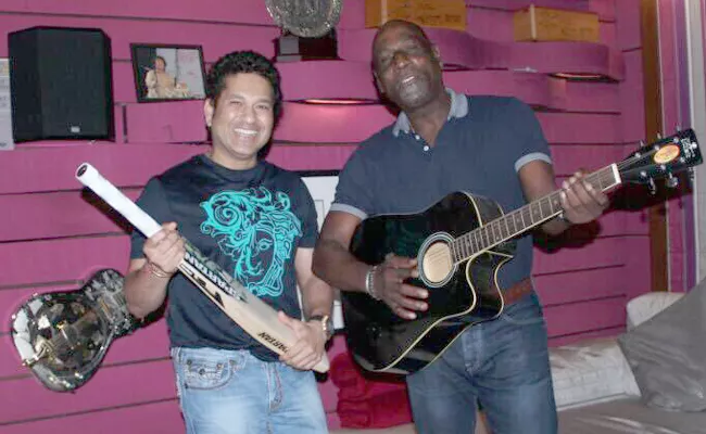 Sachin Tendulkar Says Birthday Wishes to viv Richards - Sakshi