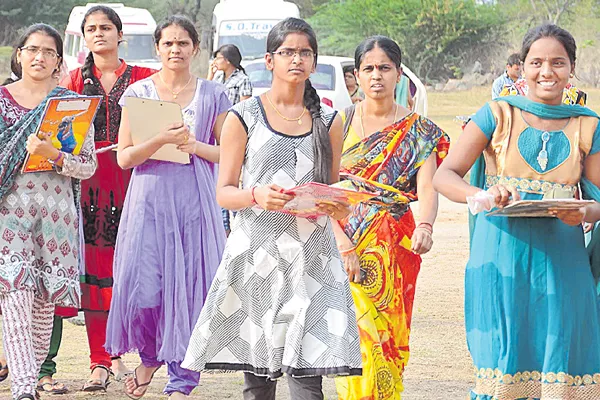 Where is the fees discount for girls - Sakshi