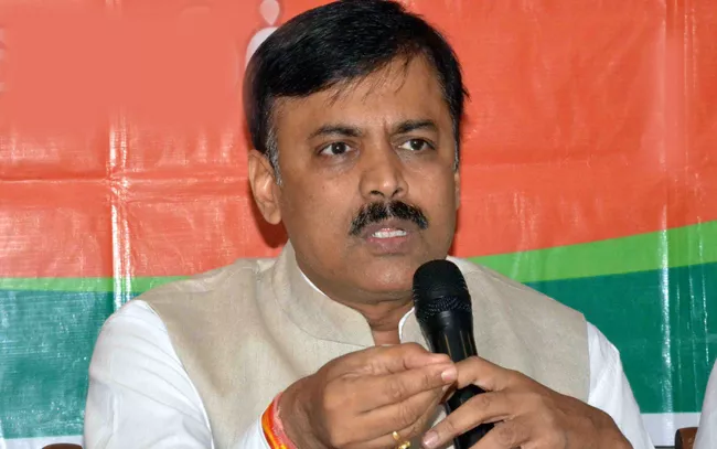 GVL Narasimha Rao Criticises TDP Leaders - Sakshi