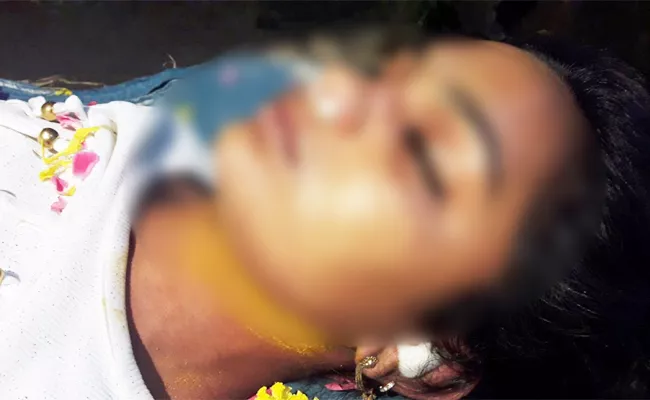 Daughter Suicide Cant see Mother Death - Sakshi