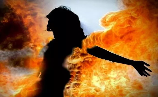 Woman Set Ablaze in UP over Repayment of Loan - Sakshi