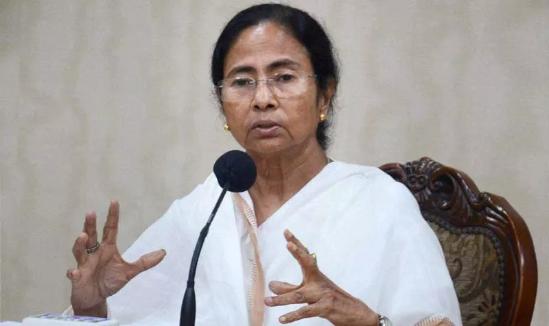 Mamata Banerjee calls upon regional parties to come together to defeat BJP - Sakshi