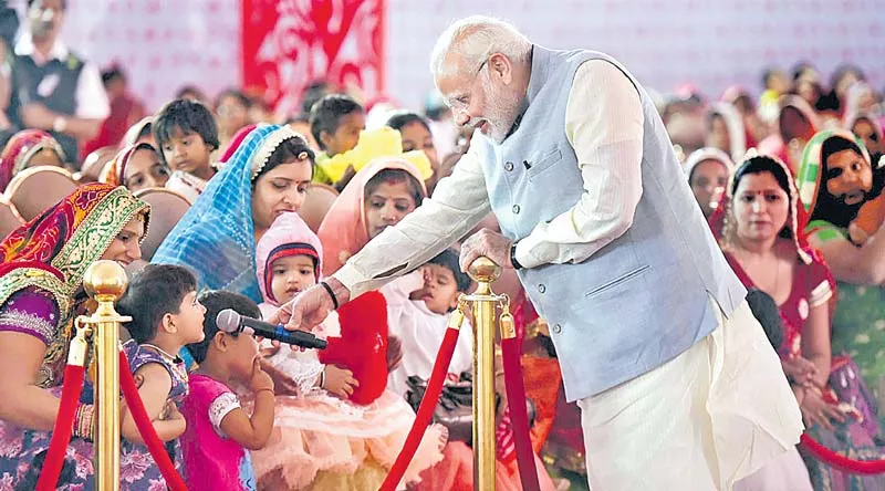 On Women's Day, Modi expands 'Beti Bachao Beti Padhao' drive - Sakshi