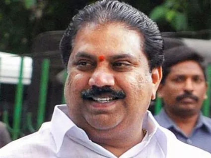 Malladi Vishnu Pays Solidarity to YSRCP Mps - Sakshi