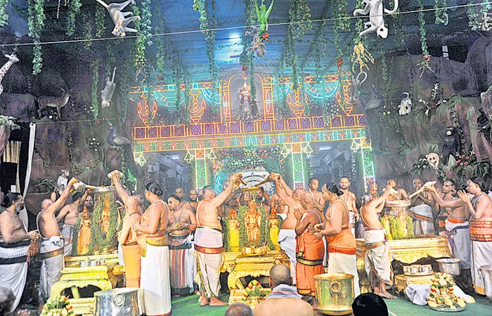 Srivari vasanthotsavam ended as grand - Sakshi