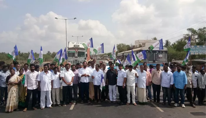 Road blockade of National Highways - Sakshi