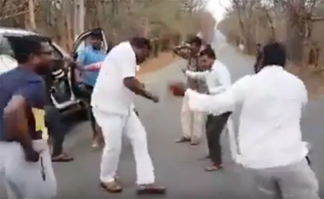 TRS Corporator Sama thirumal Reddy Dance On road - Sakshi