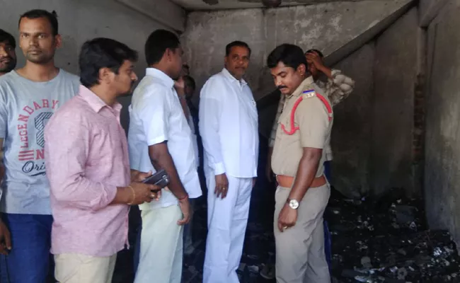 Medical Shop Burnt In Short Circuit - Sakshi