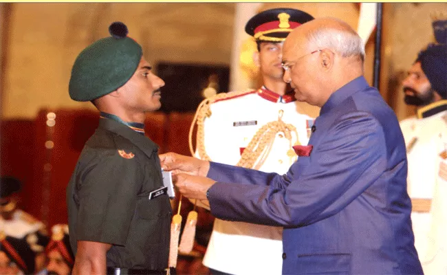 Sowrya chachra award for the soldier - Sakshi