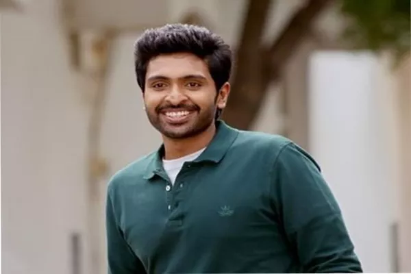 Vikram Prabhu Acts with Mahima Nambiar - Sakshi