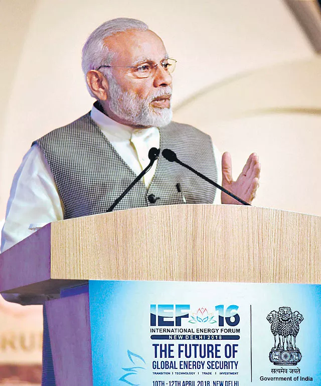 PM Modi calls for responsible pricing for affordable energy to all - Sakshi