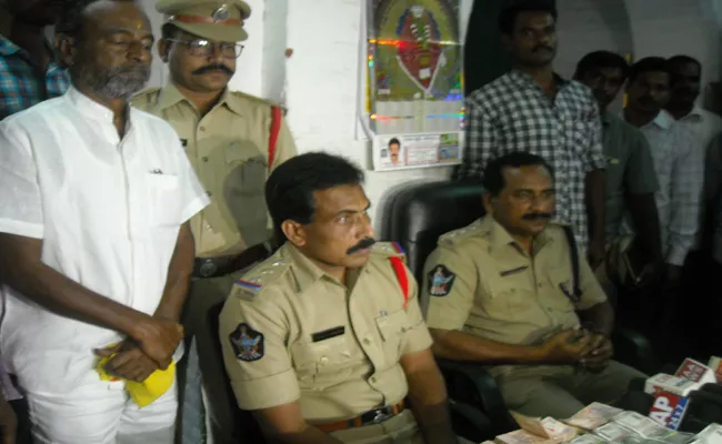 Fake Baba Sudhakar Arrested In Nellore - Sakshi