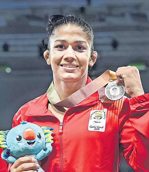 CWG: Wrestler Babita Kumari takes silver, Kiran bags bronze - Sakshi