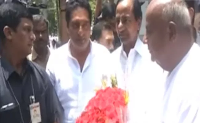 Prakash Raj is My Close Friend, says KCR - Sakshi