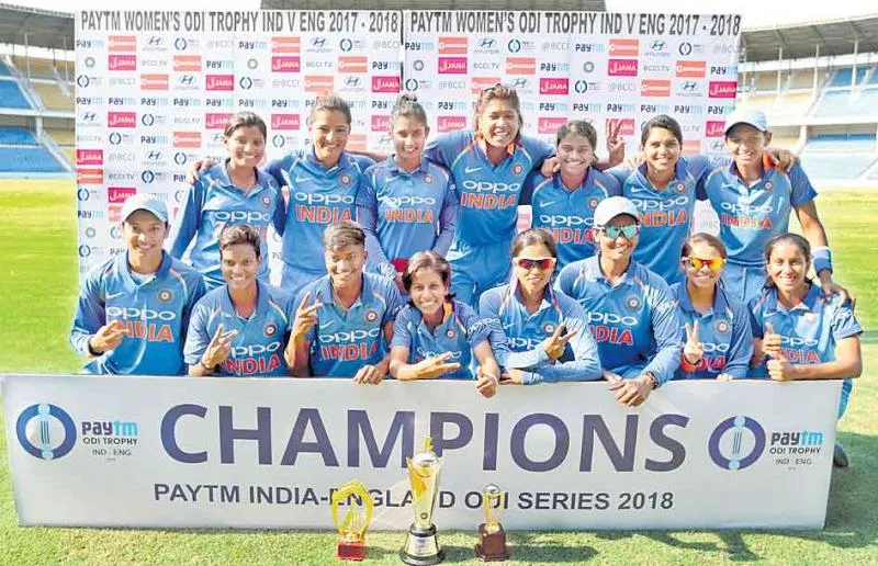 india Won by 8 wickets in the third one day - Sakshi