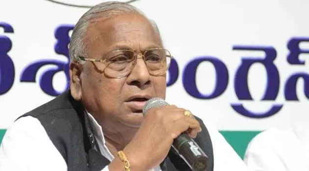 Congress Senior Leader V Hanumantha Rao Get Emotional On Fake News - Sakshi